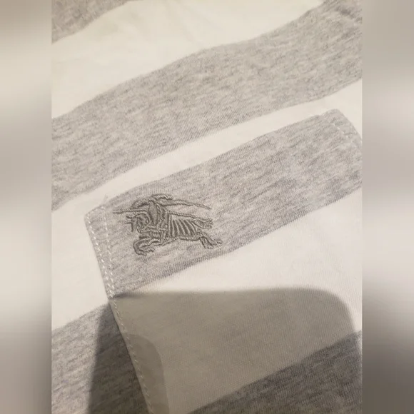 Burberry tshirt - Picture 2 of 3